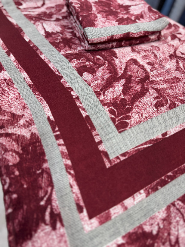 روسری زرشکی قواره دار