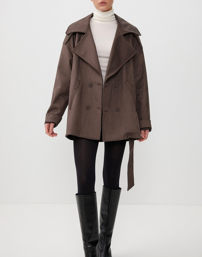 جزئیات دکمههای تزئینی و نحوه بسته شدن کت جیر مجلسی