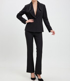 لاییکشی و ایستایی سرشانه در کت کرپ یقه فانتزی