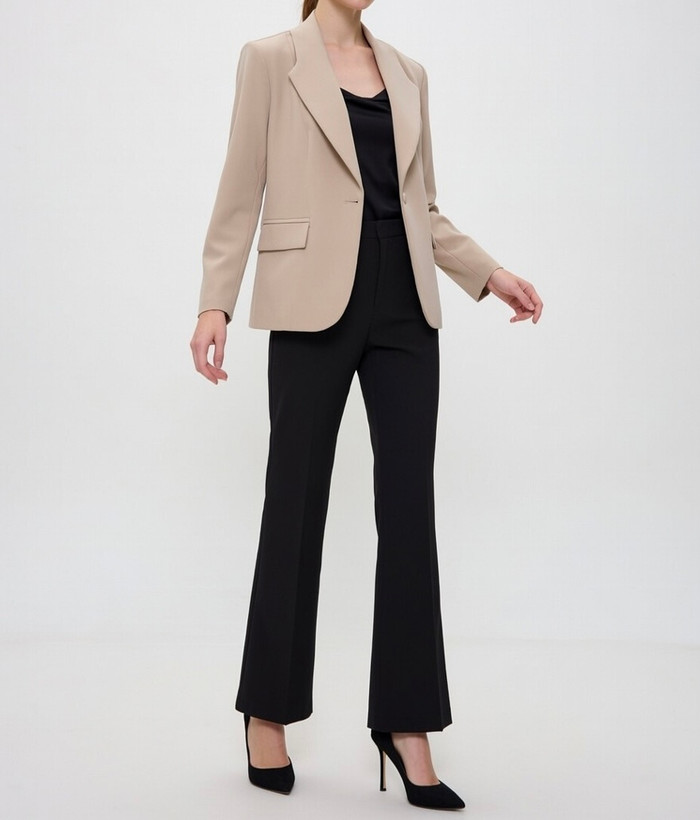 جزئیات نحوه بسته شدن و یراقآلات کت یقه قلبی فانتزی