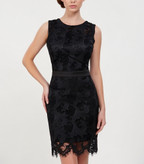 استایل شیک و کلاسیک با پیراهن میدی دانتل گلبهی