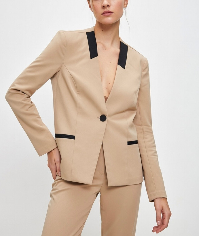 استایل رسمی بانوان با کت ویسکوز ترک و شلوار پارچهای