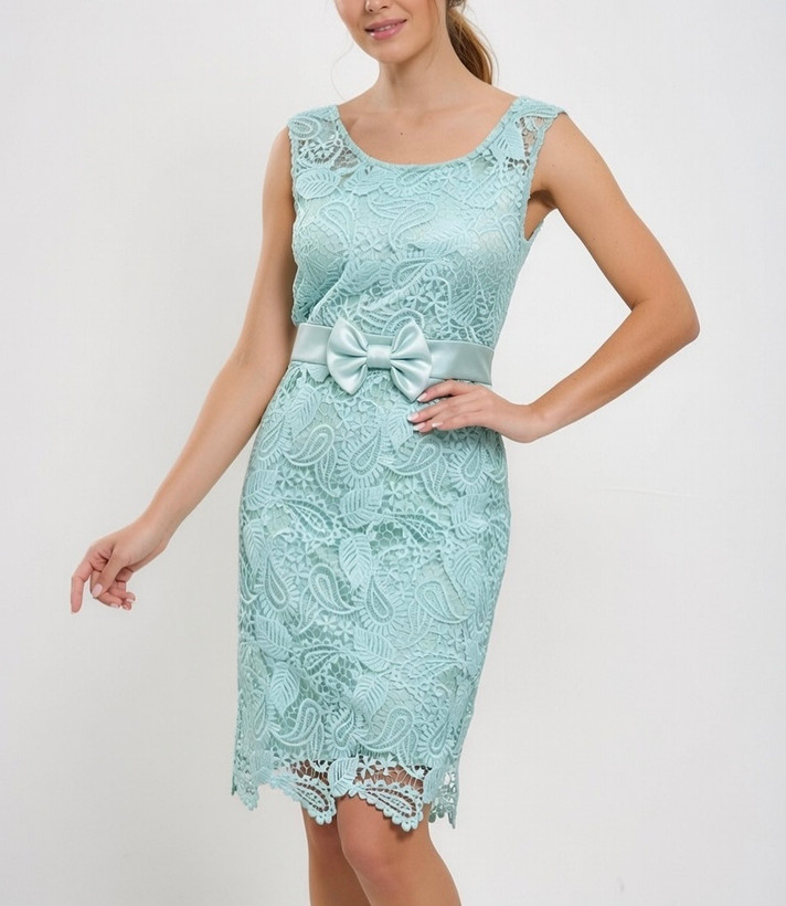 استایل شیک بانوان با کت کوتاه دانتل و سارافون بلند