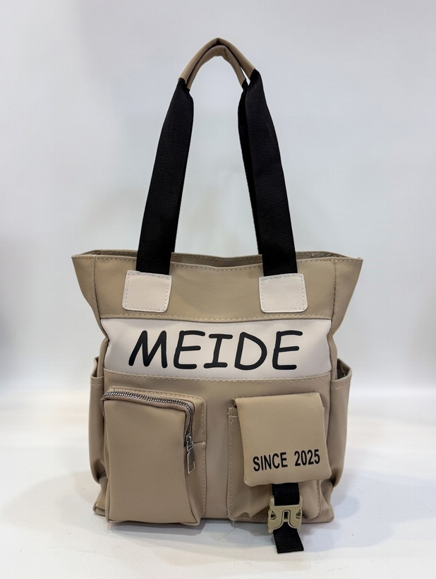 استایل روزمره و اسپرت با کیف دستی برزنتی بزرگ